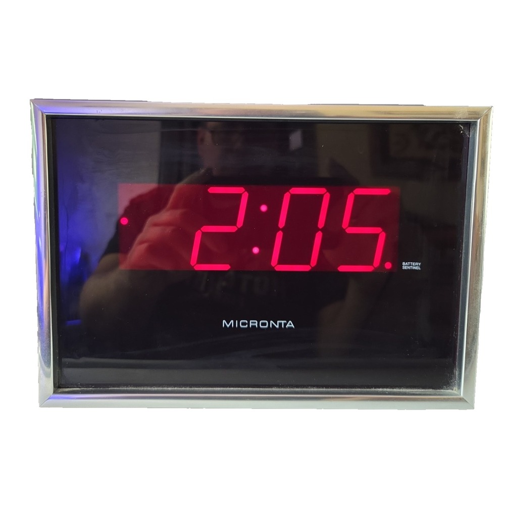 Vintage MICRONTA RED LED WALL / DESK CLOCK 12/24hr - Tandy Corp 63-805 - WORKING